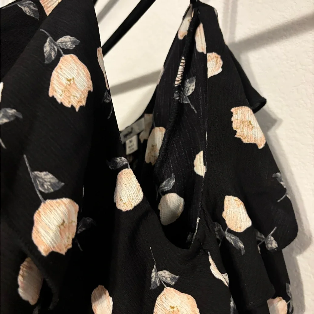 Floral Ruffle Black Top - Picture 4 of 4